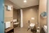 rollstuhlgängiges Bad im Doppelzimmer Premium im Hotelteil Oase Süd