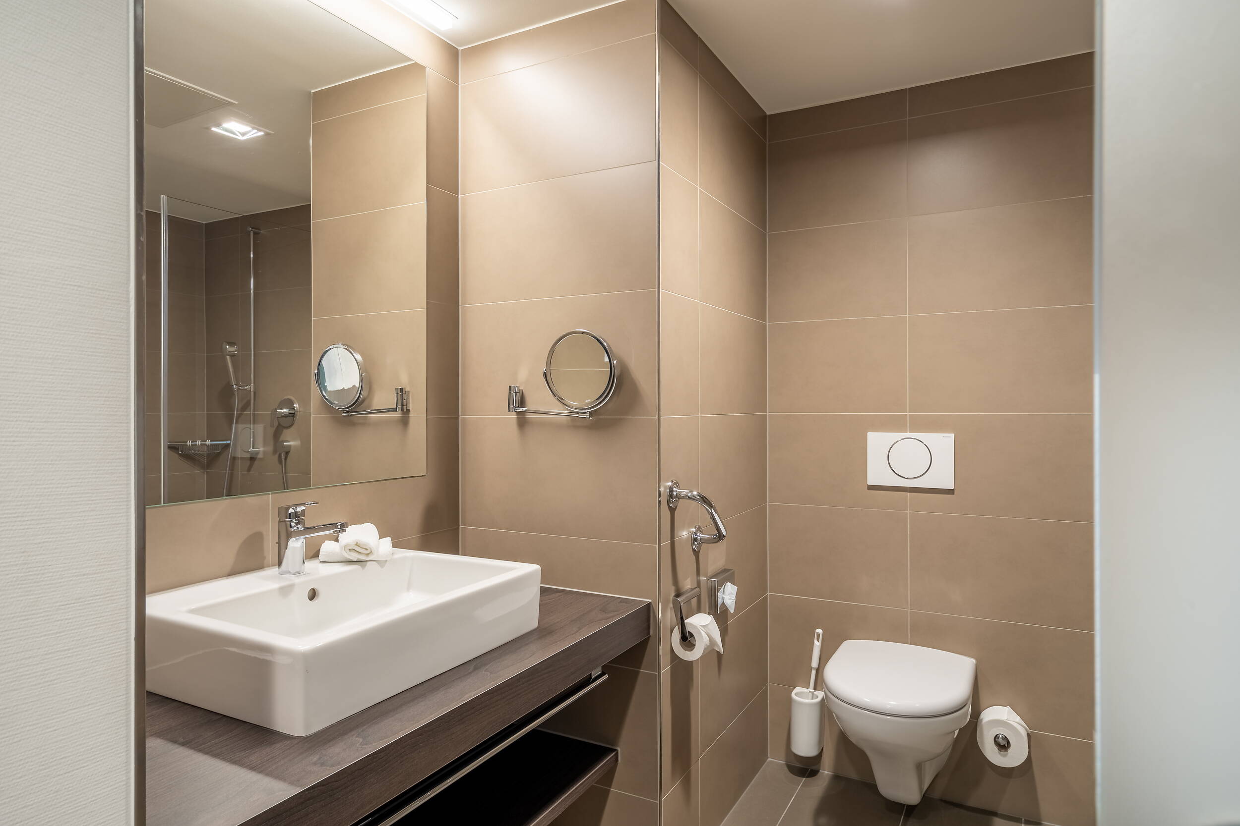 Zoom: Bad Doppelzimmer Premium im Hotelteil Oase Süd