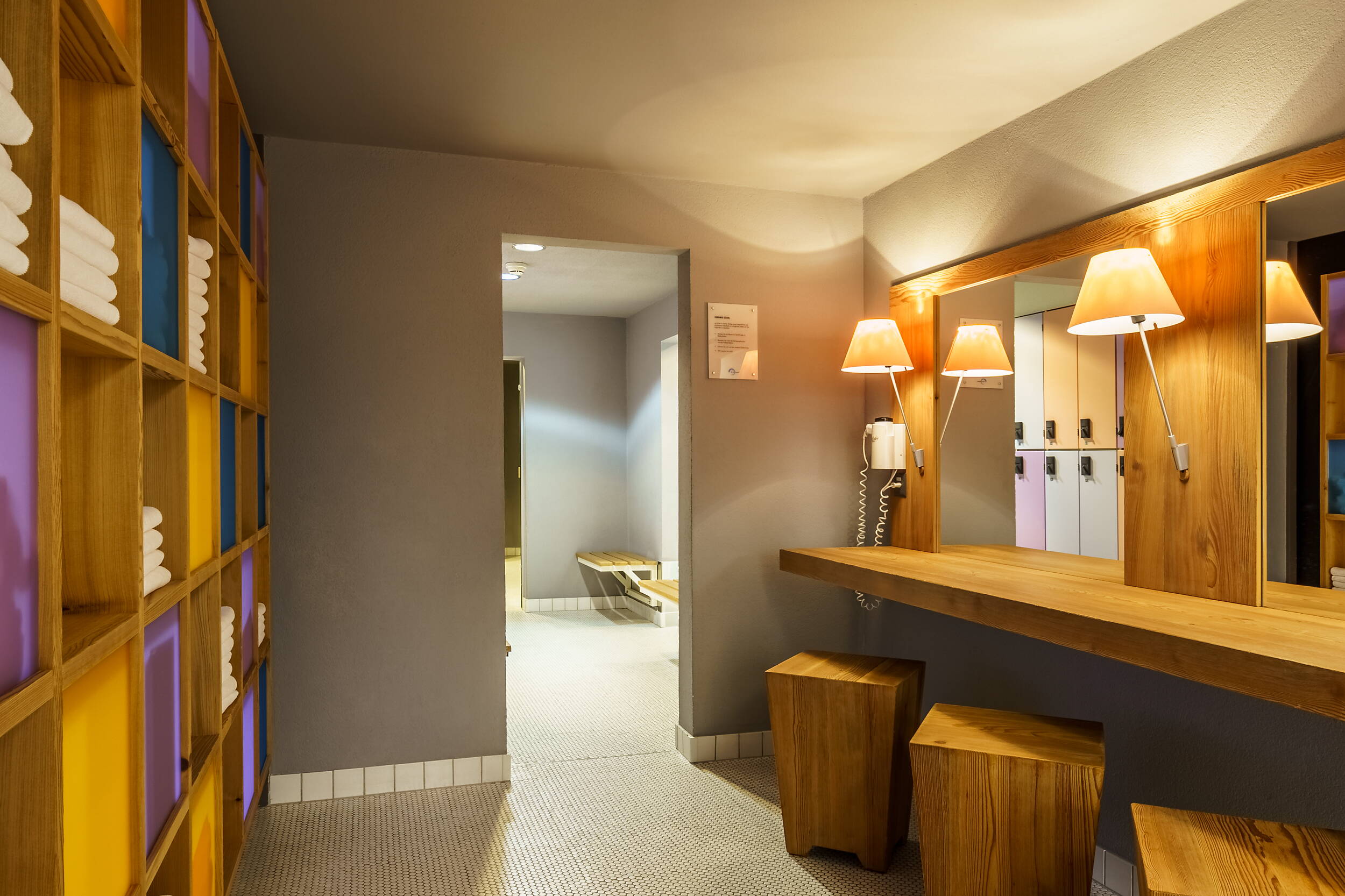 Zoom: Wellness Garderobe