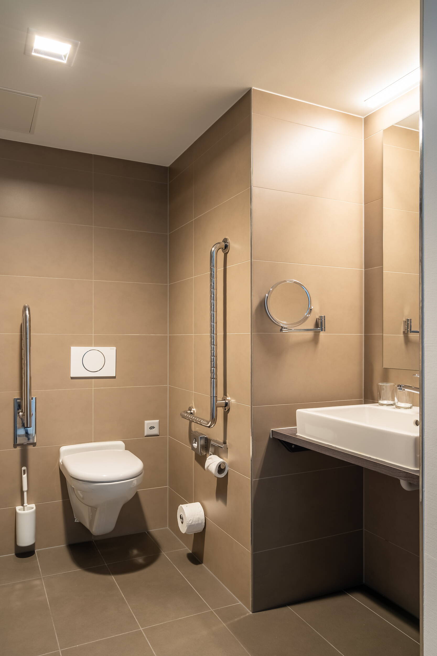 Zoom: Bad Doppelzimmer Premium im Hotelteil Oase Süd