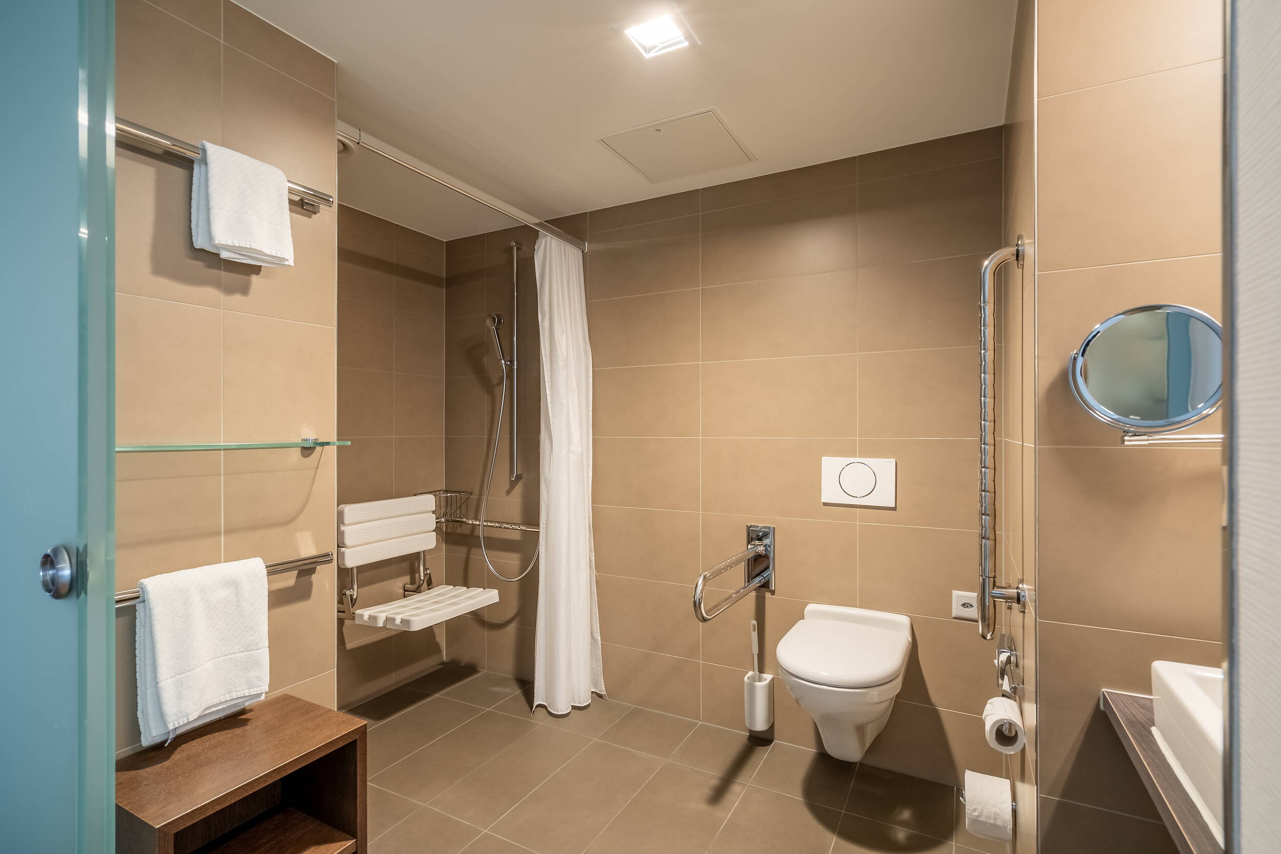 Zoom: Bad Doppelzimmer Premium im Hotelteil Oase Süd