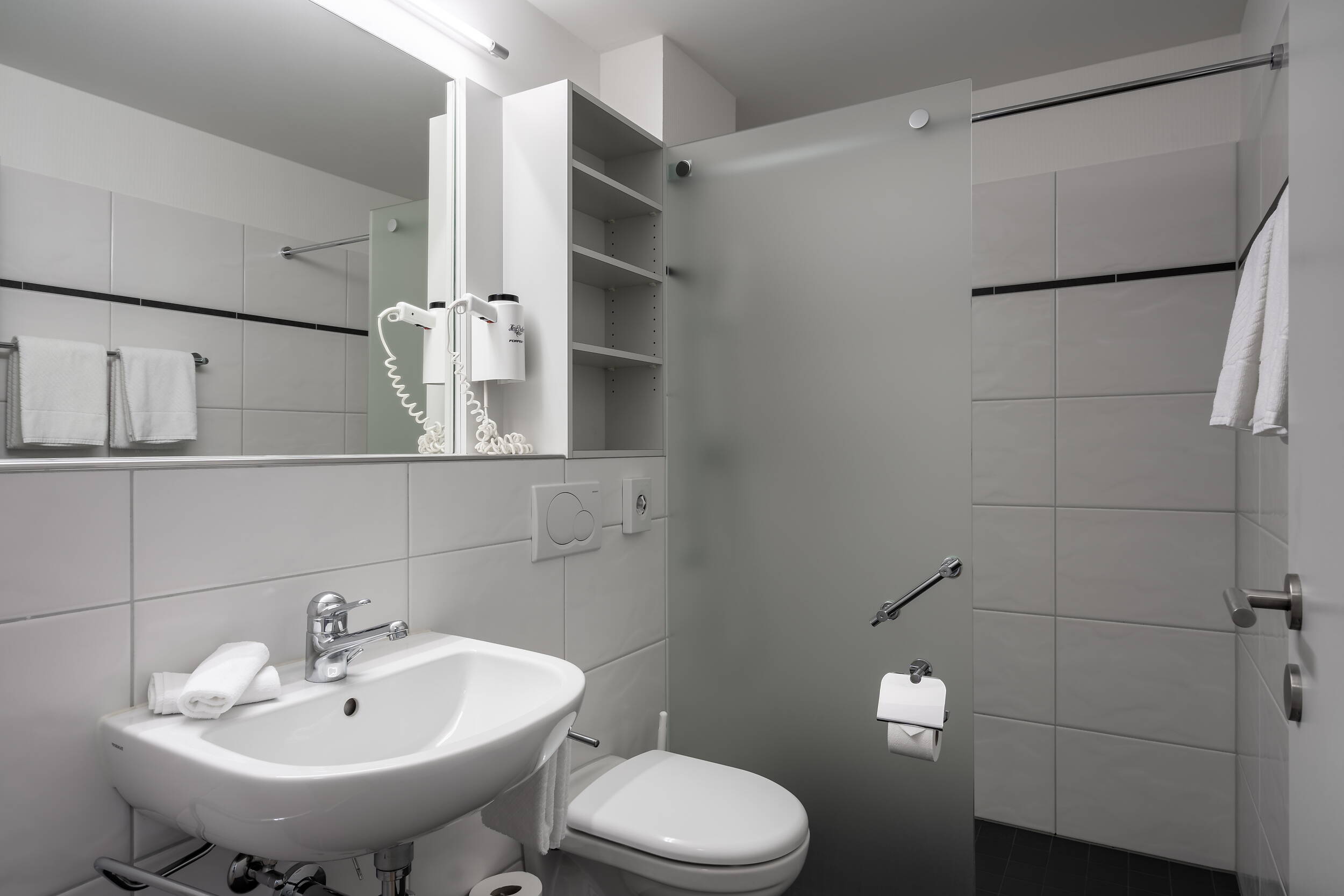 Zoom: Bad Doppelzimmer Classic im Hotelteil Siesta