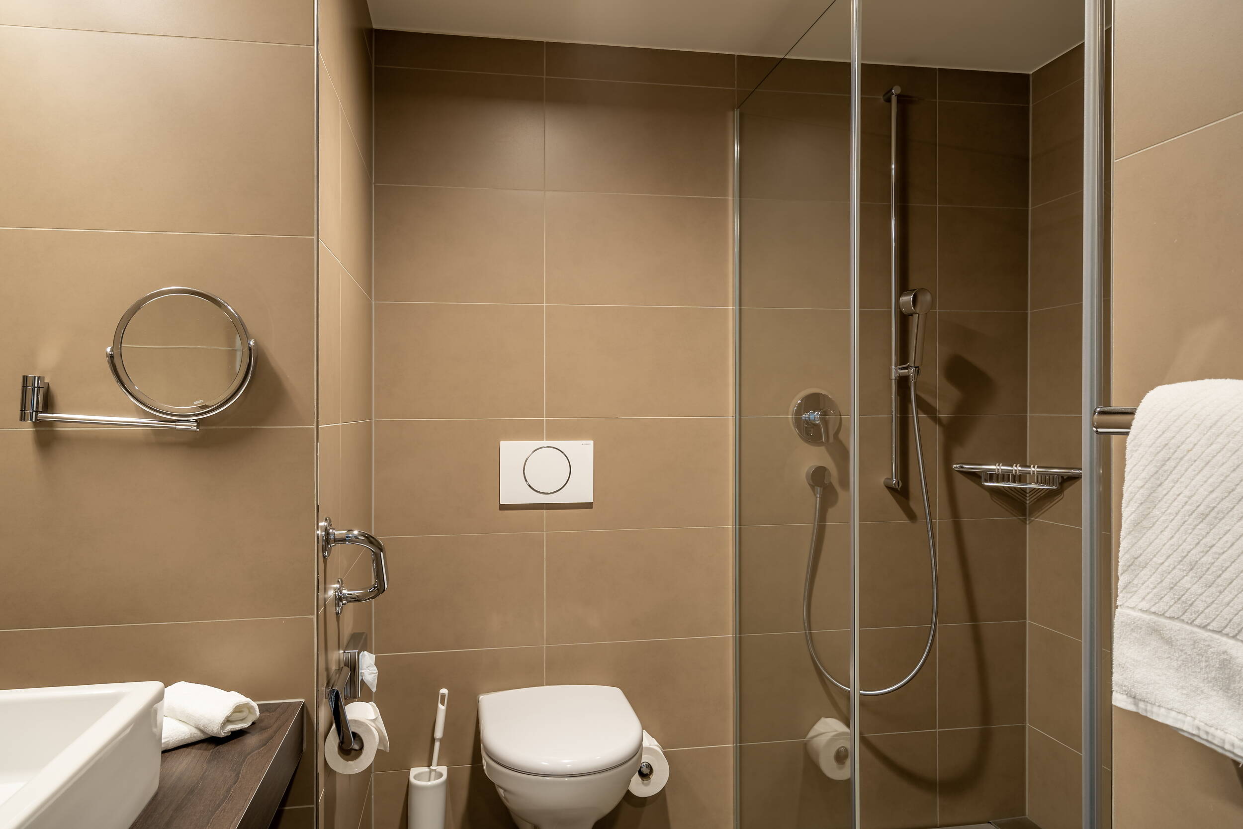 Zoom: Bad Doppelzimmer Premium im Hotelteil Oase Süd