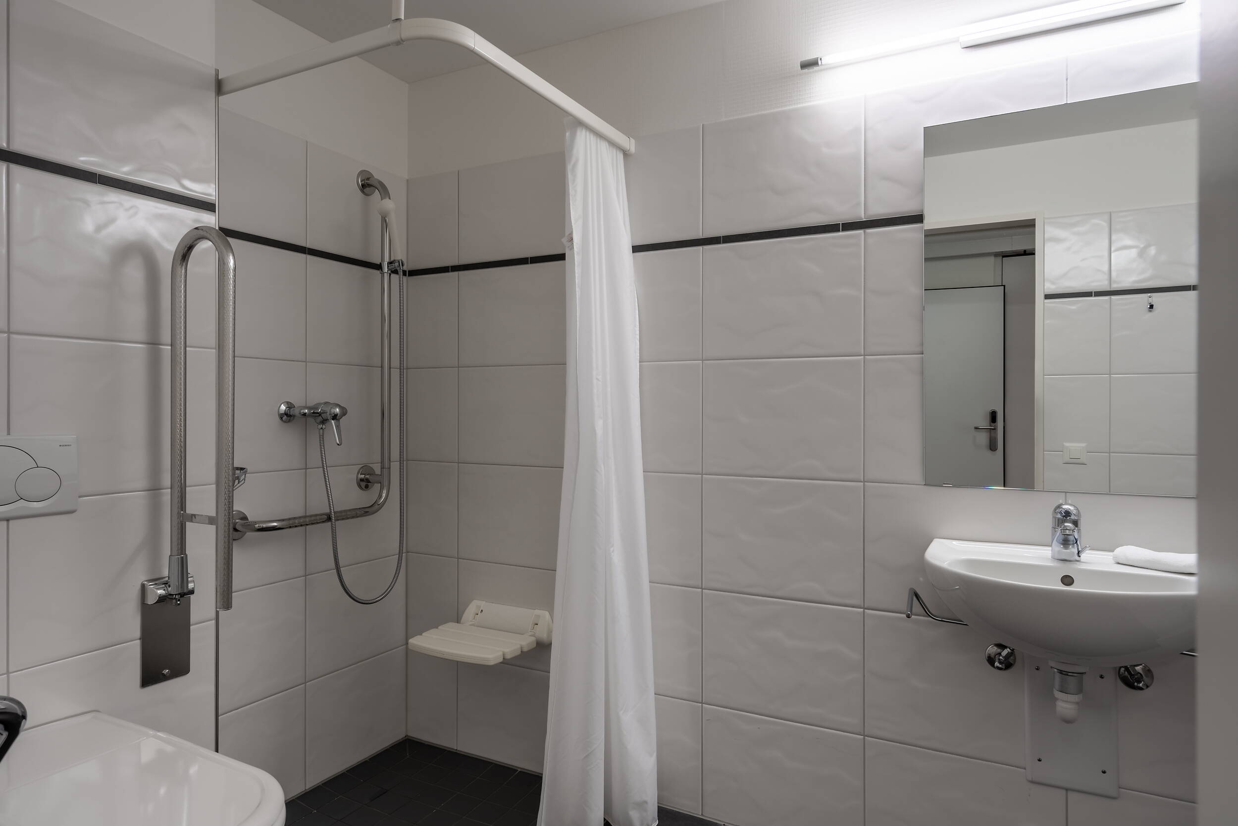 Zoom: Bad Grandlitzimmer Classic im Hotelteil Siesta